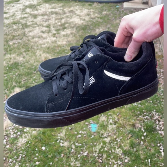 Vans Seldan Low Top “Black/White” Men’s Size 11 - Picture 1 of 9